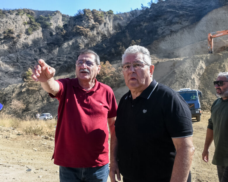 Ο Κουτσούμπας στο πλευρό του Πελετίδη για το 112: Τους λες “τρεχάτε ποδαράκια μου”, που θα πάνε;