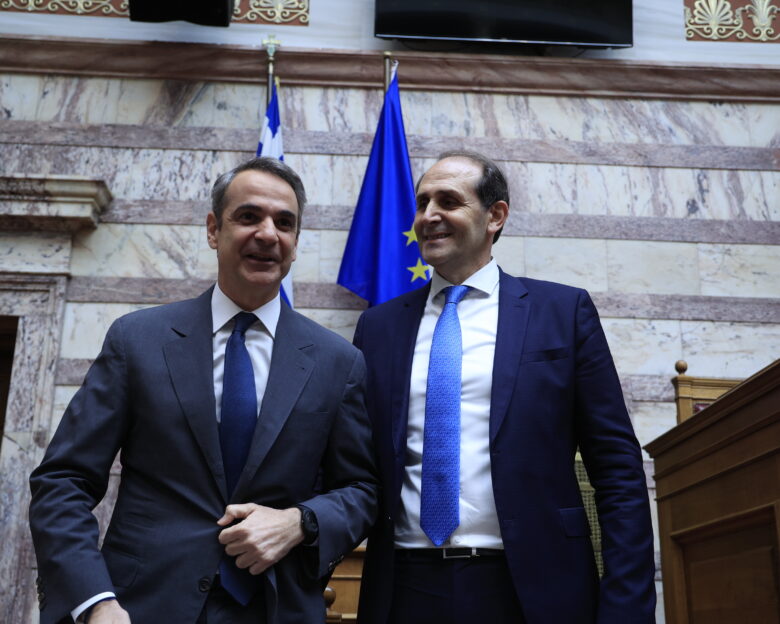 Ο Κυριάκος Μητσοτάκης αποχαιρετά τον Απόστολο Βεσυρόπουλο: «Αφοσιωμένος στο καθήκον και αγαπητός συνεργάτης»