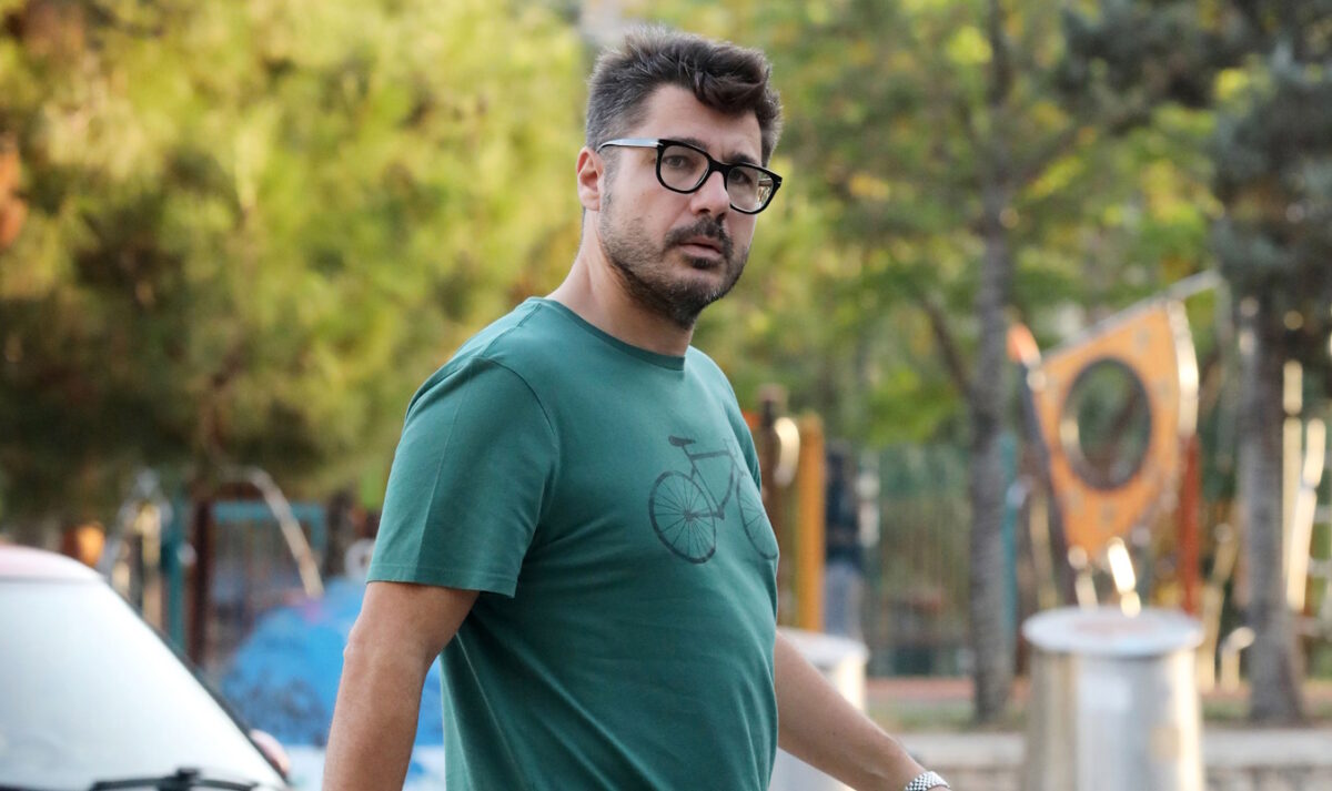 Λάμπρος Κωνσταντάρας