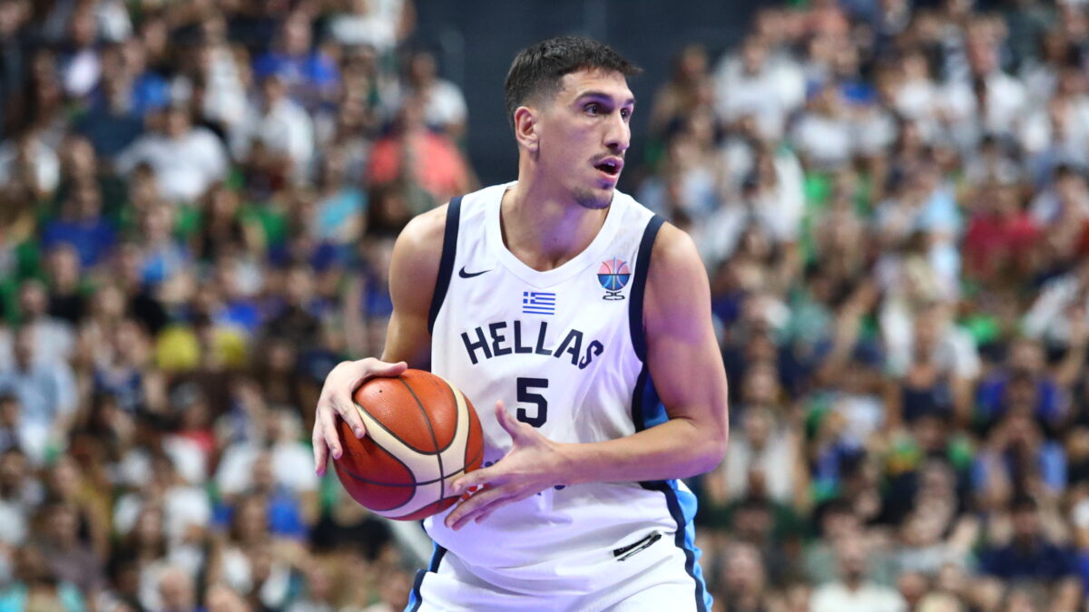 Ο Γιαννούλης Λαρεντζάκης με την Εθνική Ελλάδας (ΜΑΡΚΟΣ ΧΟΥΖΟΥΡΗΣ