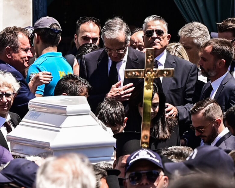 Λένα Σαμαρά: Το τελευταίο αντίο στην κόρη του Αντώνη Σαμαρά – Βαθιά οδύνη στην κηδεία της 34χρονης