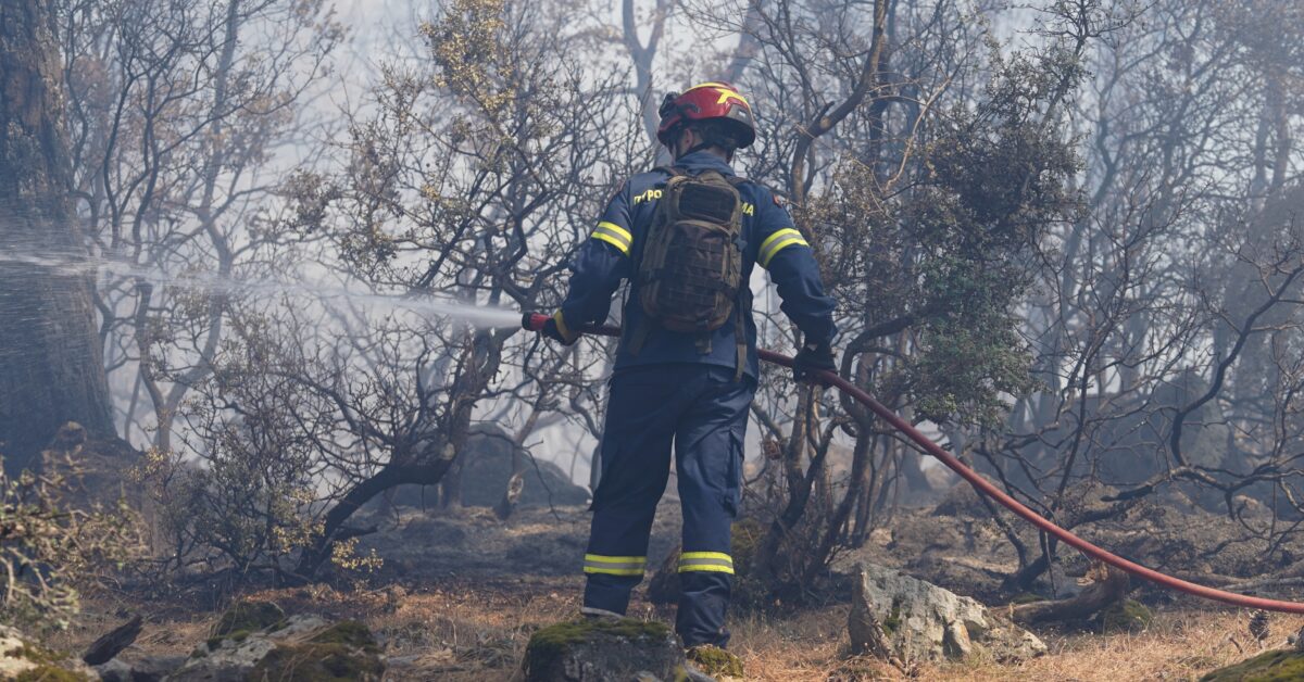Πυροσβέστης στη Λέσβο