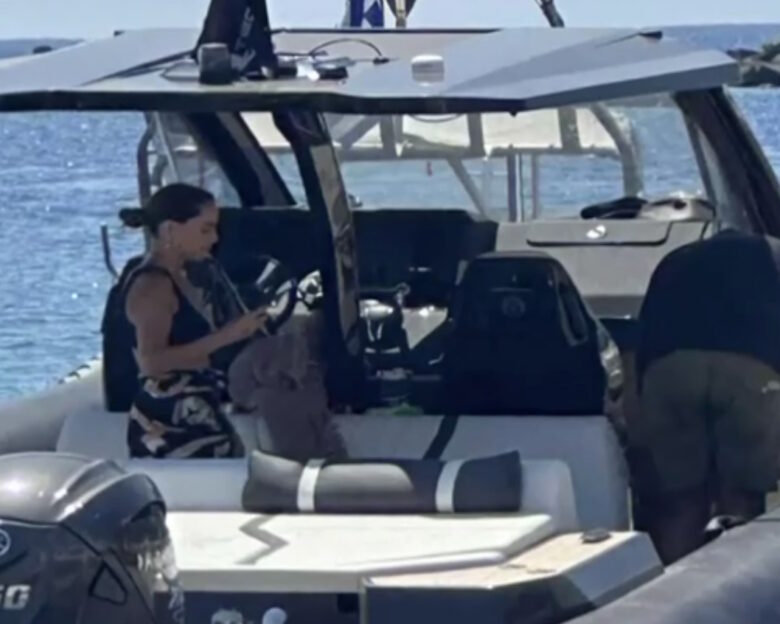 Γιώργος Λιάγκας και Μαρία Αντωνά σε καλοκαιρινή απόδραση με σκάφος σε Τήνο και Κύθνο