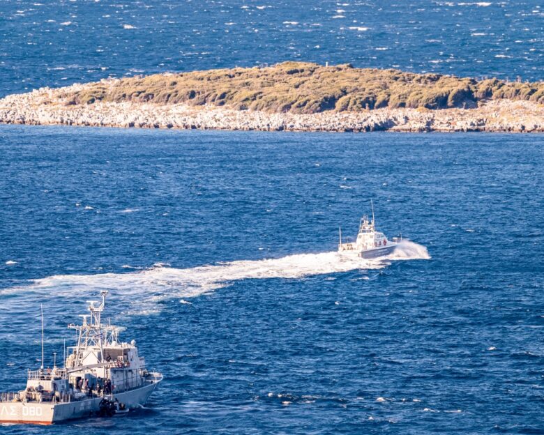 Αγαθονήσι: Γυναίκα εντοπίστηκε νεκρή – 26 μετανάστες διασώθηκαν