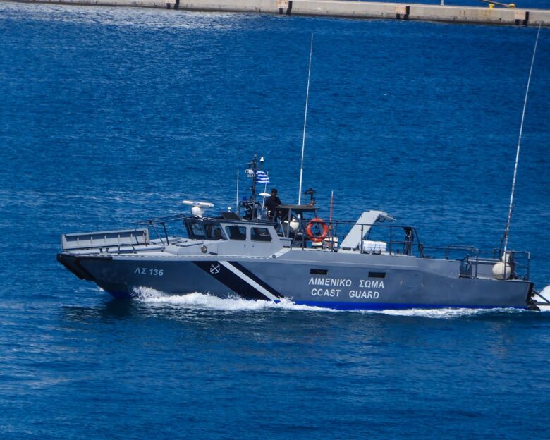 Βρέθηκαν ζωντανοί πάνω σε βράχο ο 12χρονος και ο 20χρονος που είχαν πάει για ψαροντούφεκο στη Χαλκιδική – «Ακούσαμε φωνές μέσα από τη θάλασσα»