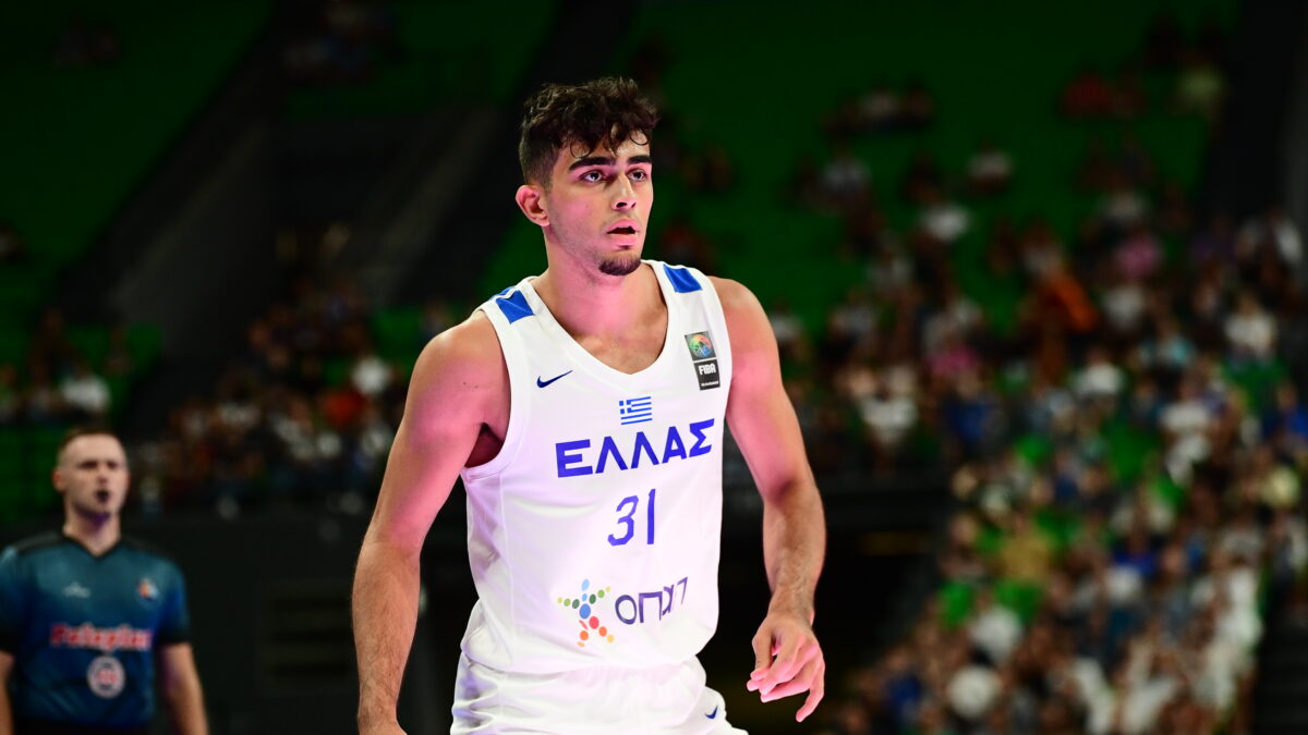 Ο Λιοτόπουλος με τη φανέλα της Εθνικής Ελλάδας (KLODIAN LATO