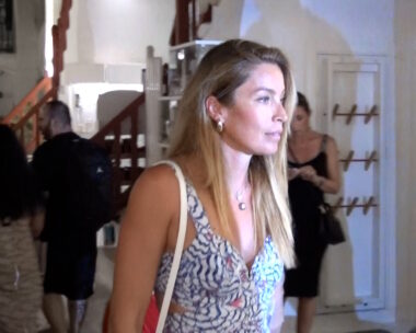 Η Μαριέττα Χρουσαλά στα Ματογιάννια της Μυκόνου