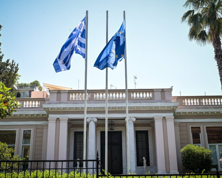Μετωπική κυβέρνησης ΠΑΣΟΚ για την ΔΕΘ: «Είστε πολιτικοί απατεώνες» – «Κοιτάξτε στον καθρέφτη σας»