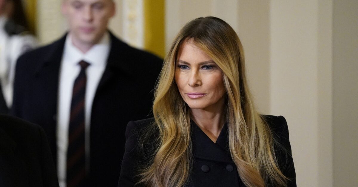 Melania Trump gave a letter to Vladimir Putin about kidnapping of children in Ukraine