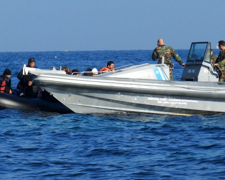 Διασώθηκαν πάνω από 110 μετανάστες σε Γαύδο, Κρήτη και Σαντορίνη: Συνελήφθη 28χρονος διακινητής από το Σουδάν