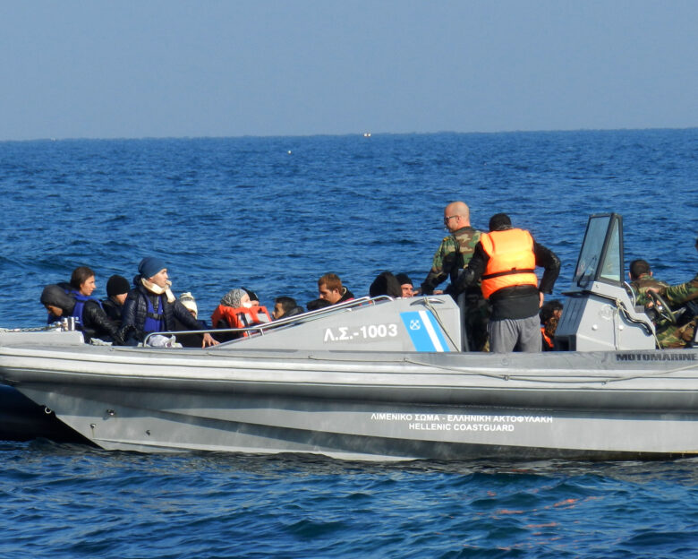 Τρεις επιχειρήσεις του Λιμενικού σε Γαύδο και Καλαμάτα σε 24 ώρες – Διασώθηκαν 165 μετανάστες