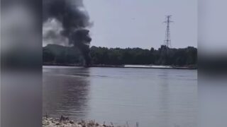 Μαυρος καπνός μετά τη συντριβή ελικοπτέρου στο Μισισιπή