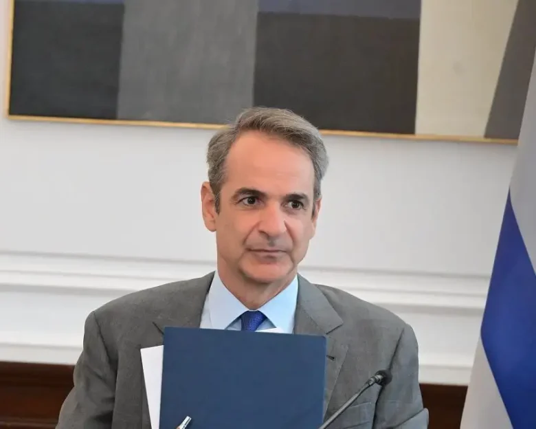 «Όχι» Μητσοτάκη για αλλαγή εκλογικού νόμου, αλλά σενάρια εξετάζονται  τα υπέρ και τα κατά για το 5%, το μπόνους στο 1ο κόμμα και το όριο αυτοδυναμίας  καφέ στο Κολωνάκι για το επιτελείο Κασσελάκη  η κόντρα για την κόντρα έχει και μπανανόφλουδες