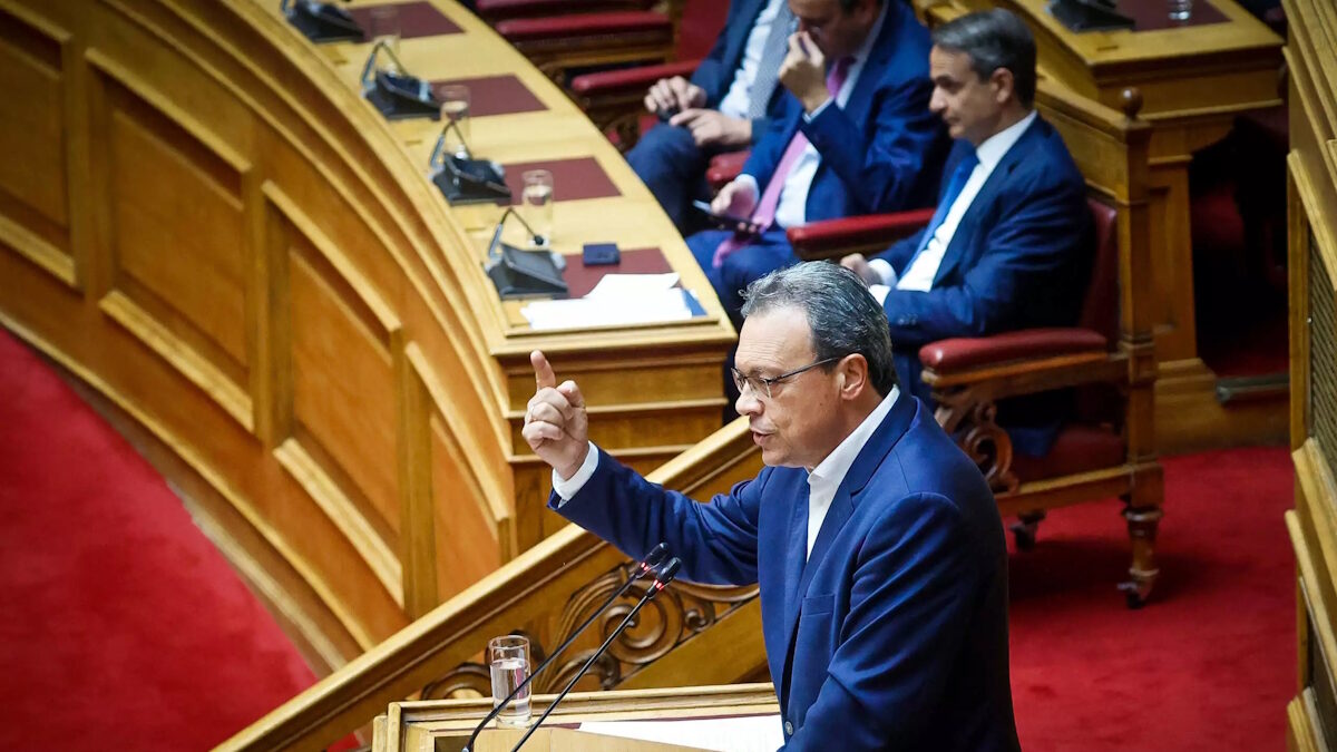 Ο Σωκράτης Φάμελλος στο βήμα της Βουλής