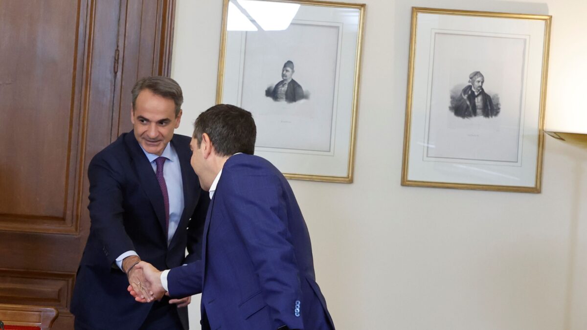 Ο Κυριάκος Μητσοτάκης με τον Αλέξη Τσίπρα