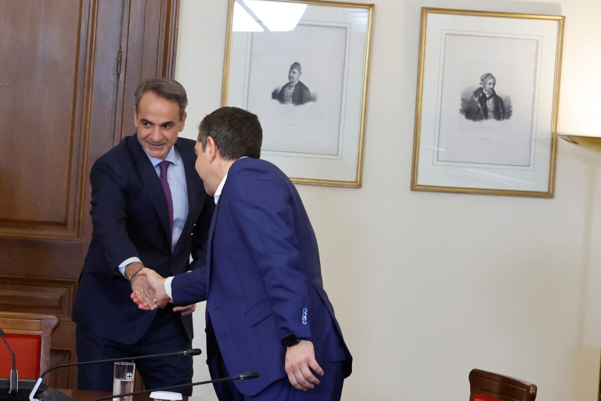Ο Κυριάκος Μητσοτάκης με τον Αλέξη Τσίπρα