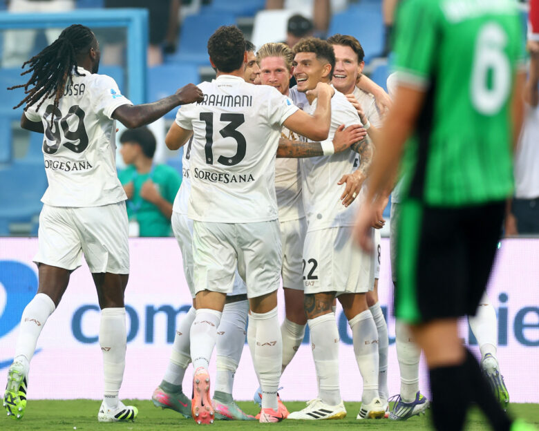 Σασουόλο – Νάπολι 0-2: Νικηφόρο ξεκίνημα για τους πρωταθλητές Ιταλίας, σκόραρε στο ντεμπούτο του ο Ντε Μπρόινε