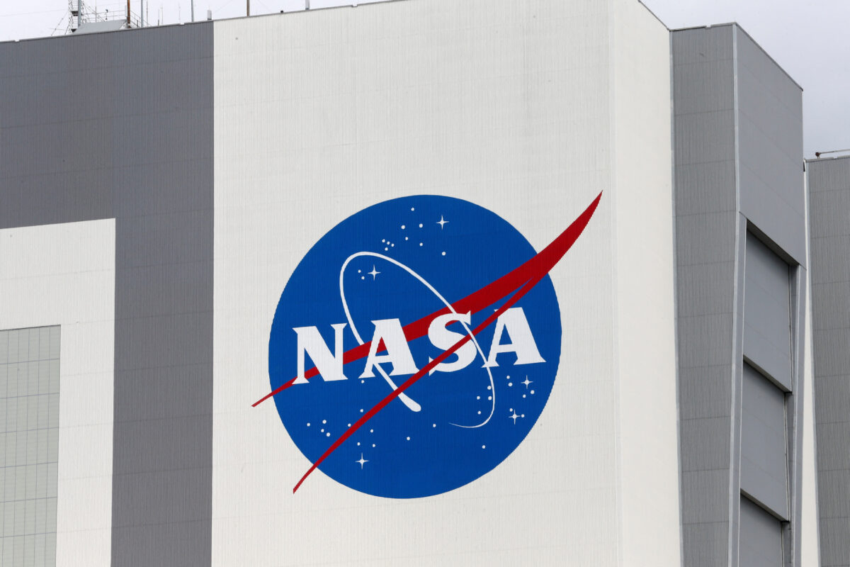 Το λογότυπο της NASA στο Κέντρο Διαστημικών Πτήσεων Κένεντι στον Διεθνή Διαστημικό Σταθμό στο Ακρωτήριο Κανάβεραλ