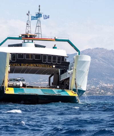 Το φεριμπότ που προσάραξε στα Νέα Στύρα