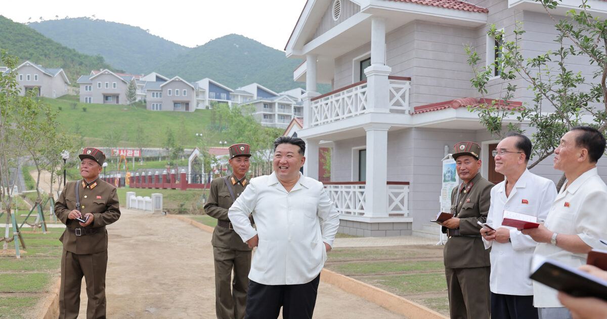 Kim Jong Un sends thousands of workers from North Korea to Russia to work like “slaves”