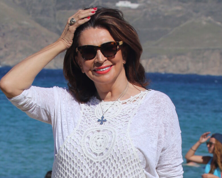 Μιμή Ντενίση: Με μπικίνι στα 72 της χρόνια – Σε άψογη φόρμα η δημοφιλής ηθοποιός