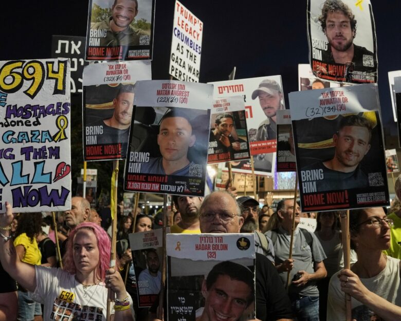 Ισραήλ: «Αν ο γιος μου γυρίσει σε σάκο, θα μηνύσω τον Νετανιάχου», λέει μητέρα ομήρου της Χαμάς
