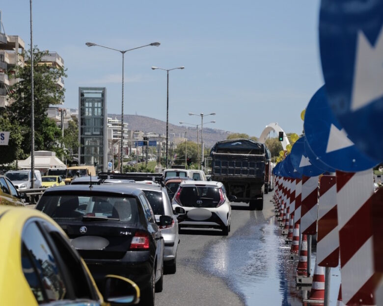 Ίλιον: Διακοπή κυκλοφορίας στην Ανατολικής Ρωμυλίας – Έσπασε αγωγός νερού