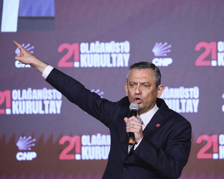 Τουρκία: Εισαγγελική έρευνα εις βάρος του Οζγκιούρ Οζέλ, προέδρου του Ρεπουμπλικανικού Λαϊκού Κόμματος