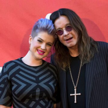 Ο Ozzy Osbourne με την κόρη του Kelly, σε εκδήλωση το 2014