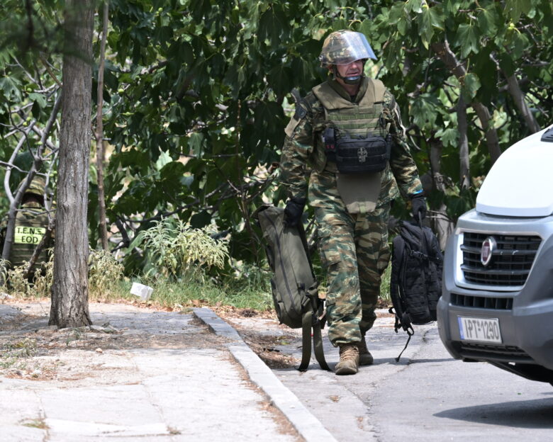 Παλαιό Φάληρο: Λήξη συναγερμού για το βλήμα του Β’ Παγκοσμίου Πολέμου που απομακρύνθηκε με ασφάλεια από το ΤΕΝΞ – Δείτε το βίντεο