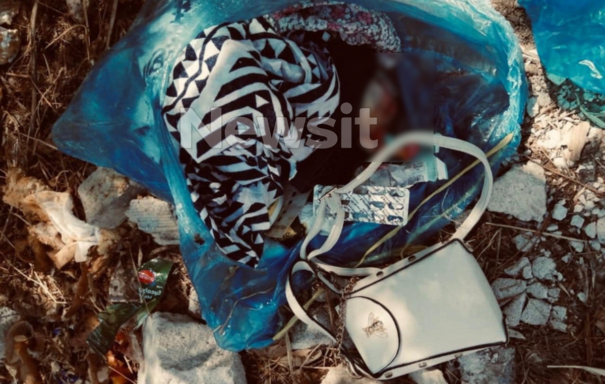 Ρούχα που βρέθηκαν σε θάμνο κοντά στο σπίτι της 32χρονης μητέρας του 3χρονου παιδιού που πέθανε από πνιγμό στο Παλαιό Φάληρο