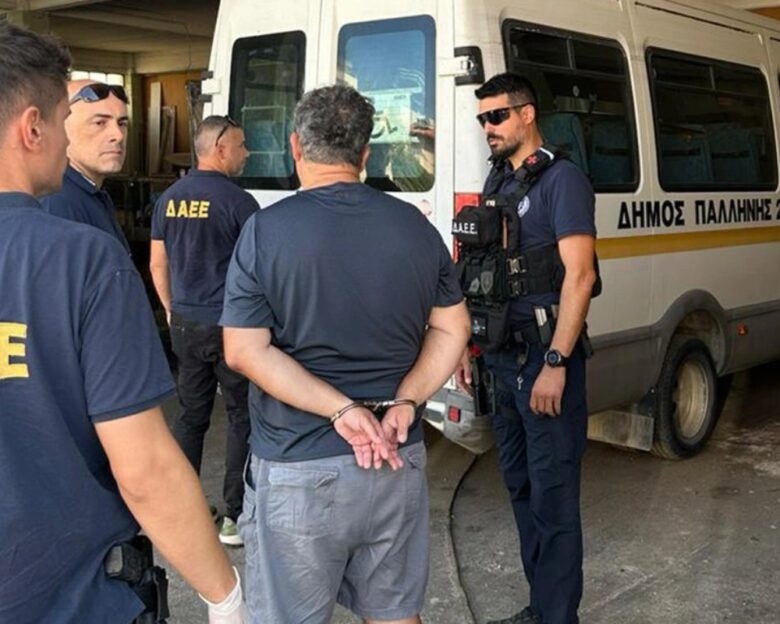Παλλήνη: Συνελήφθη δημοτικός υπάλληλος για 4 εμπρησμούς