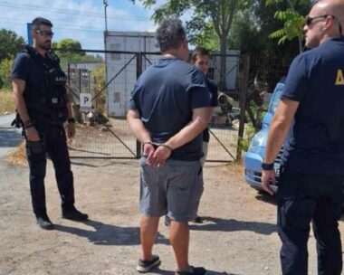 Ο 48χρονος εμπρηστής την στιγμή της σύλληψής του