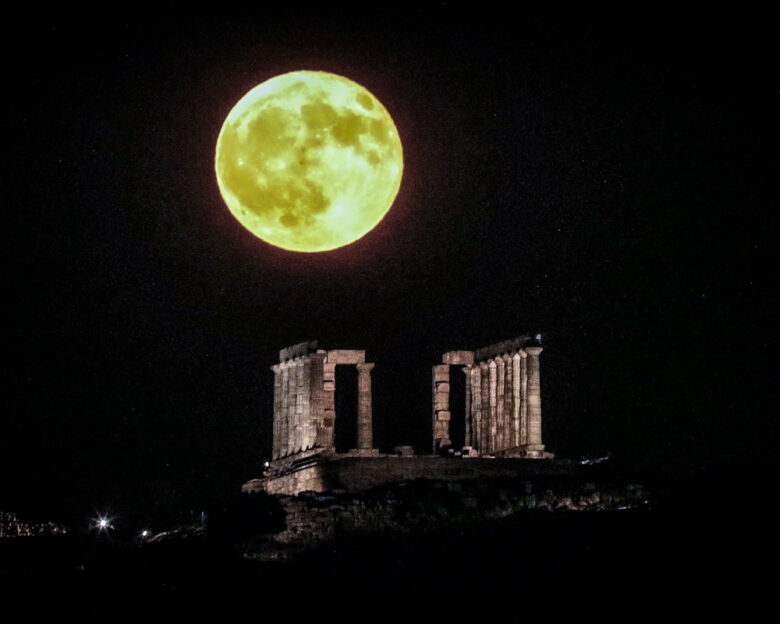 Πανσέληνος Αυγούστου 2025: Το φεγγάρι του «Οξύρρυγχου» έλουσε με φως όλη τη χώρα – Μαγευτικές εικόνες