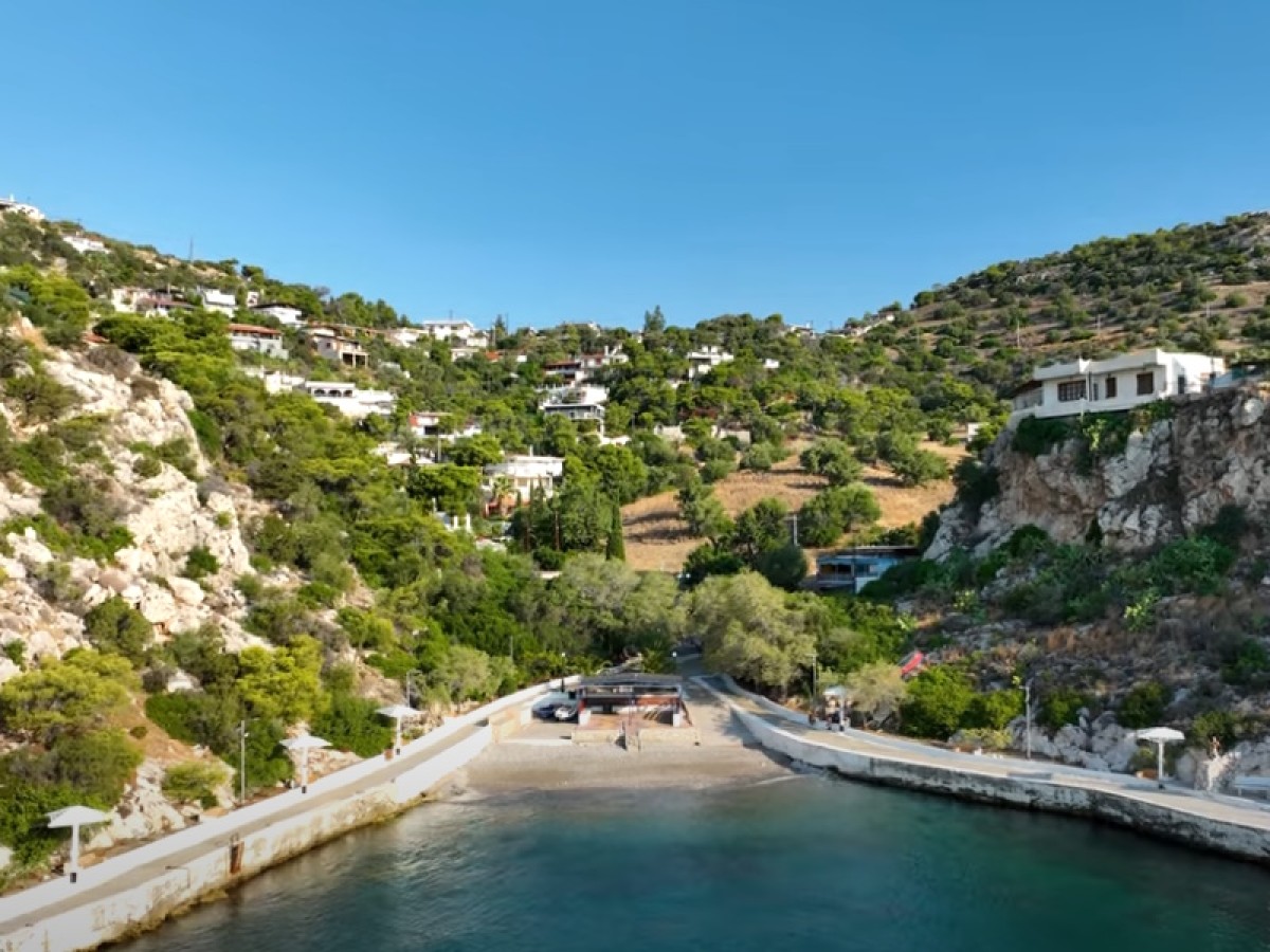 παραλία χαρουπιάς