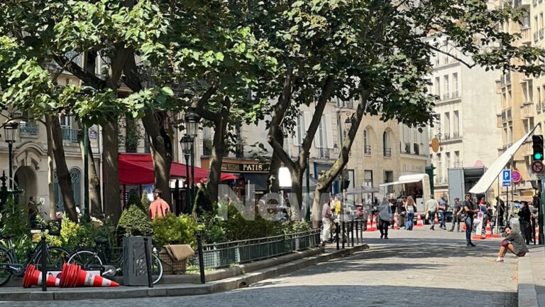 Αποκλειστικές εικόνες από τα γυρίσματα της σειράς «Emily in Paris» – Κλειστοί οι δρόμοι στο Παρίσι γύρω από το εστιατόριο του «Γκαμπριέλ»