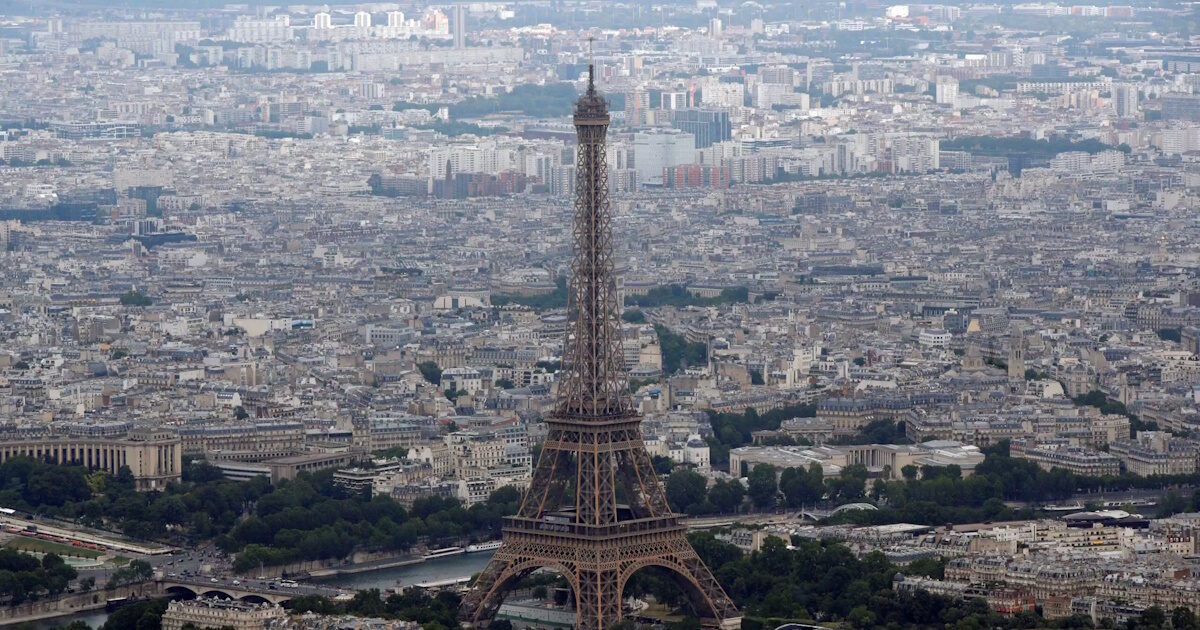 At what point does the Greek -French economic relations find the crisis in Paris