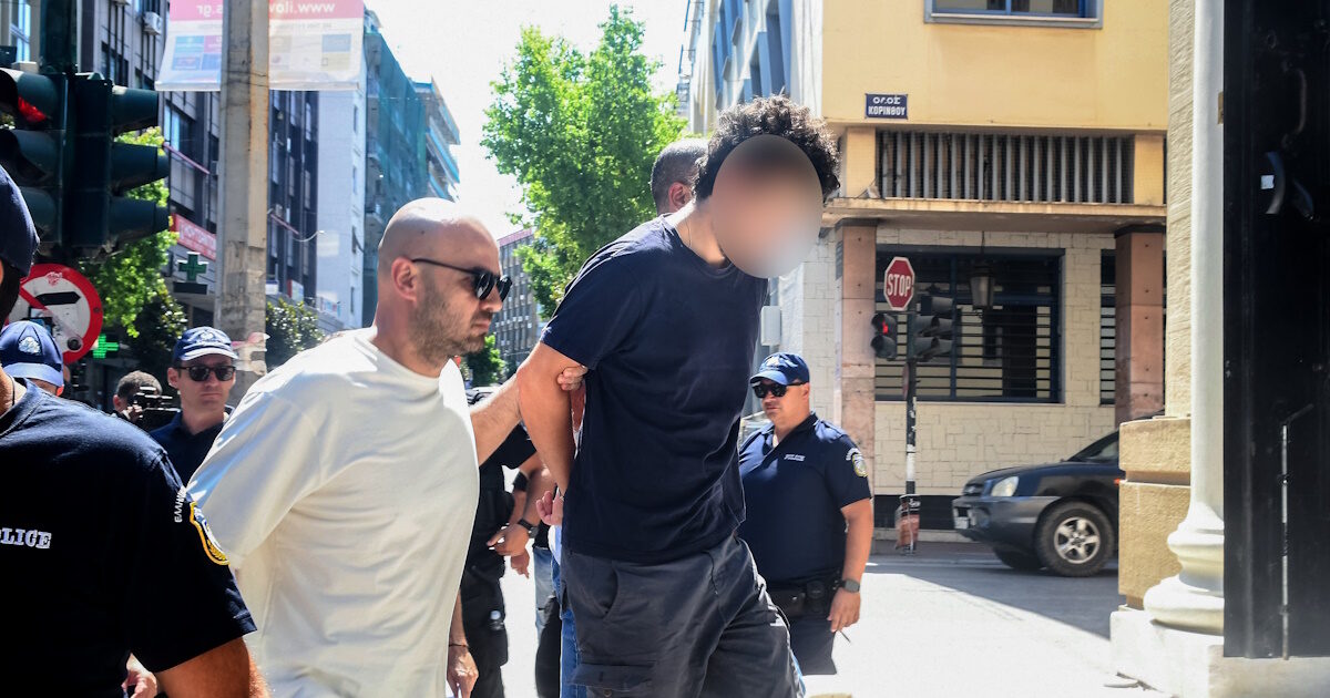 “He would prefer my child to burn rather than set fire to nature,” says the 25 -year -old mother in Patras held for arson