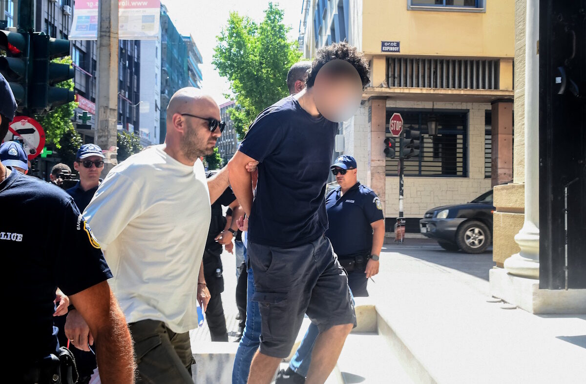 Ο 25χρονος στα δικαστήρια Πάτρας