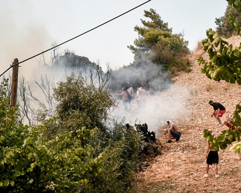 Φωτιά στην Πάτρα: Μυστήριο με τα κίνητρα του 19χρονου και του 27χρονου που κατηγορούνται για εμπρησμό – Γιατί ήθελαν να κάψουν την Πάτρα