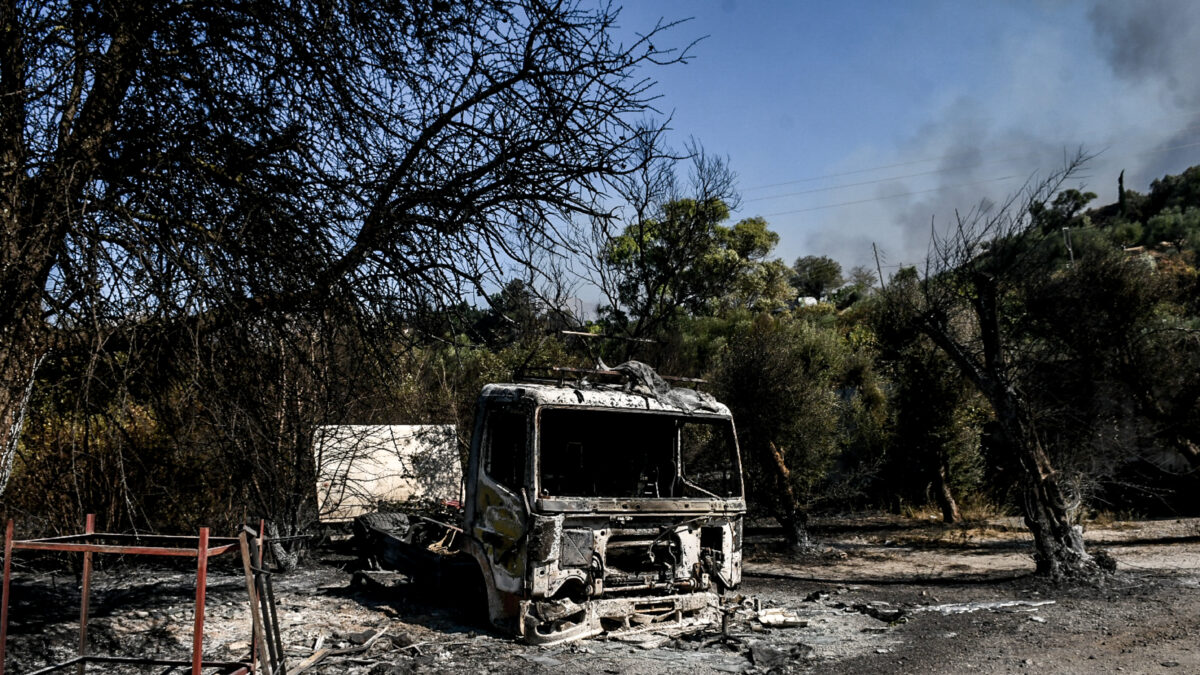 Καμένα αυτοκίνητα στην Πάτρα