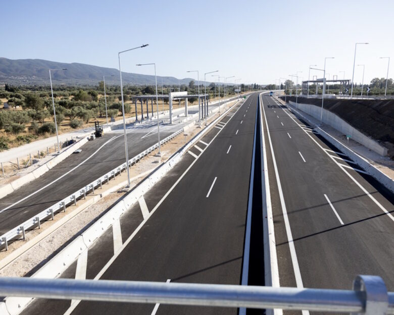 Πατρών – Πύργου: Φωτογραφίες από τα πρώτα αυτοκίνητα στον νέο αυτοκινητόδρομο – Από την Αθήνα στον Πύργο σε 2 ώρες και 45 λεπτά