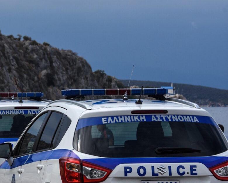 Αυτοκίνητο έπεσε στον γκρεμό στην Αθηνών – Σουνίου: Στο νοσοκομείο η 60χρονη οδηγός
