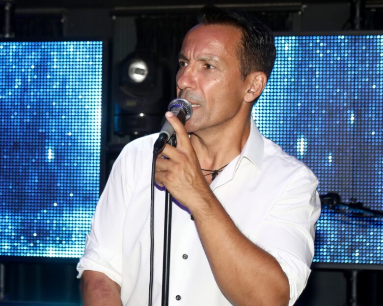 Πέτρος Ίμβριος για τον Βασίλη Καρρά: «Μου στάθηκε πολύ, στεναχωρήθηκα που δεν πήγα στη συναυλία του»