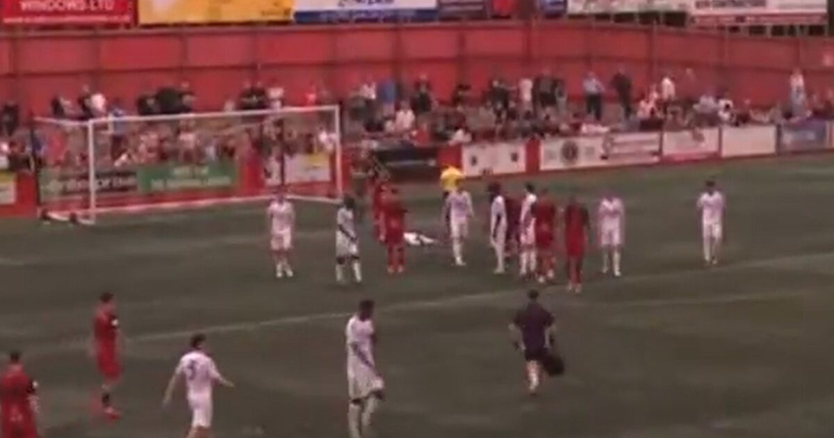 Manchester United: K-21 footballer was injured in the head and finally interrupted the match