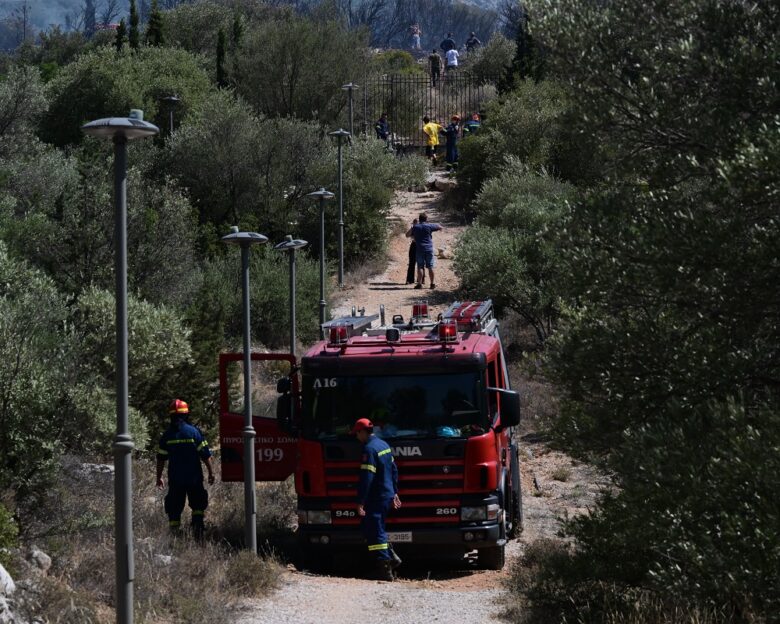 Φωτιά στην Πολυτεχνειούπολη σε 3 διαφορετικές εστίες