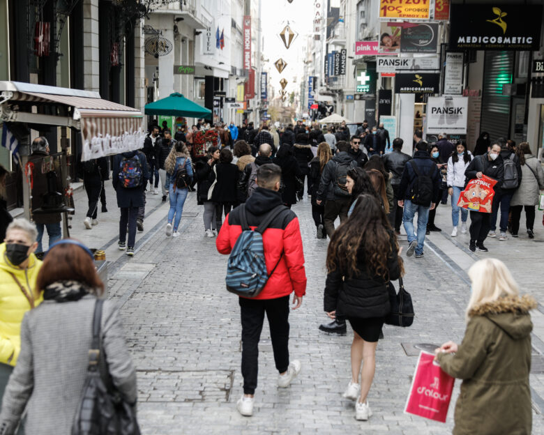 Δημογραφικό: Μειώθηκαν κατά 500.000 οι κάτοικοι της Ελλάδας – Πότε ξεκίνησε η μείωση του πληθυσμού και των γεννήσεων
