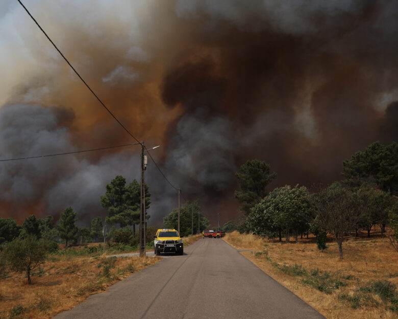 Πορτογαλία: Νεκρός πυροσβέστης στη μάχη με τις πυρκαγιές