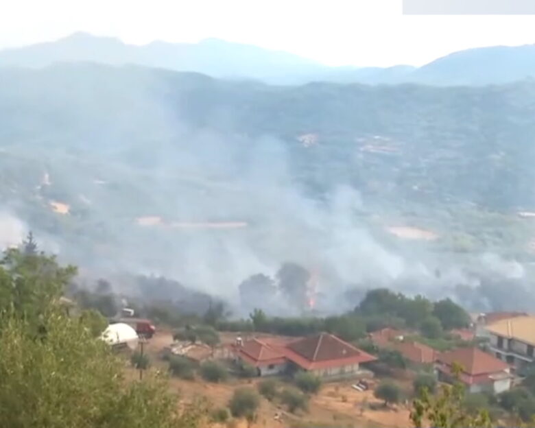 Φωτιά στην Πρέβεζα: Μεγάλη «μάχη» της πυροσβεστικής με τις φλόγες στην περιοχή Βρυσούλα – Κάηκαν σπίτια