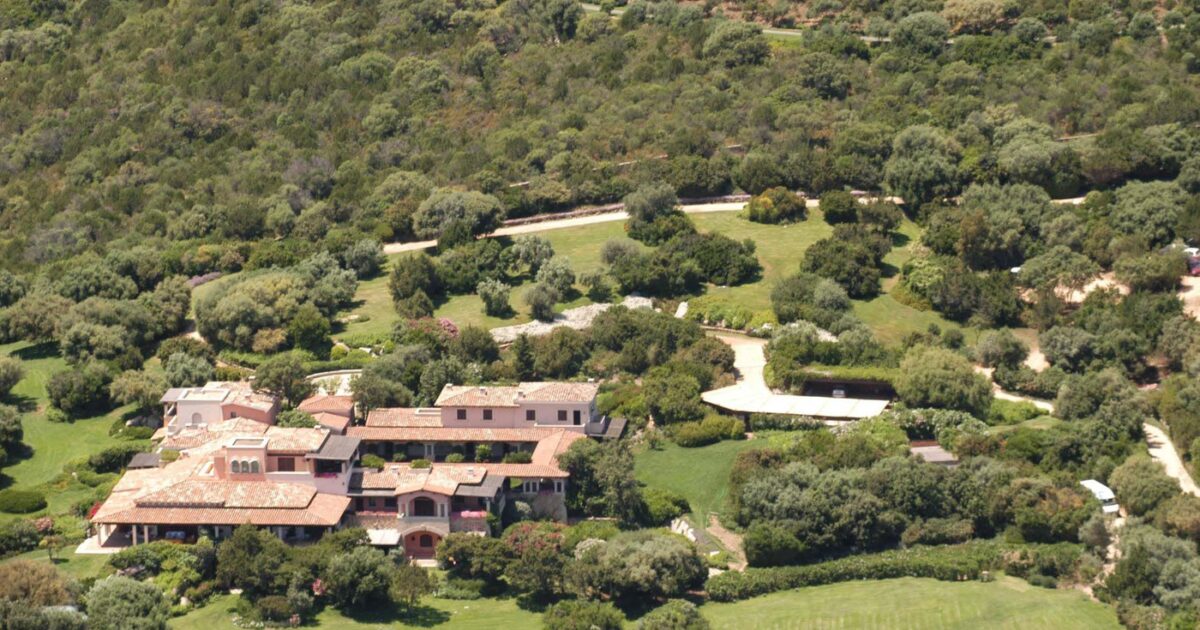 For sale, the legendary villa of Silvio Berlusconi in Sardinia for 300-500 million euros